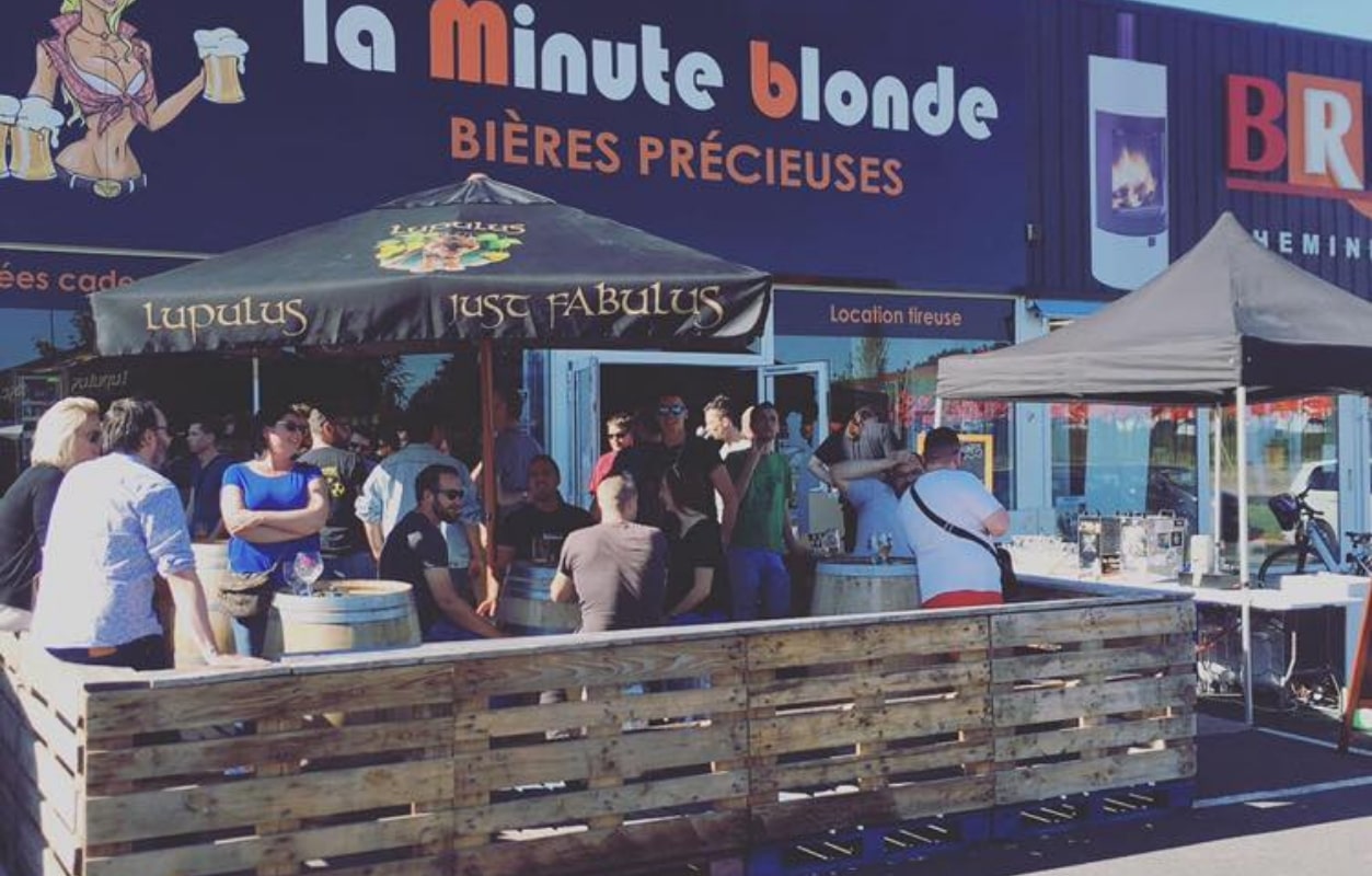 La Minute Blonde Bar A Bieres Bar Dambiance Location De Tireuse La Minute Blonde24 Min
